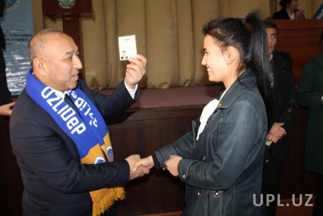 Студентов Ферганского политехнического института приняли в ряды УзЛиДеП