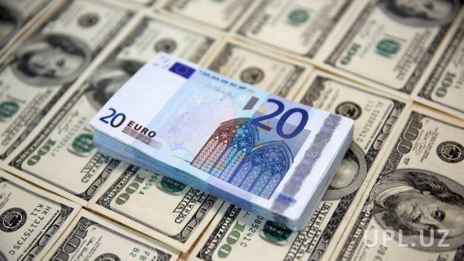 В Узбекистане курс доллара и евро продолжают снижаться
