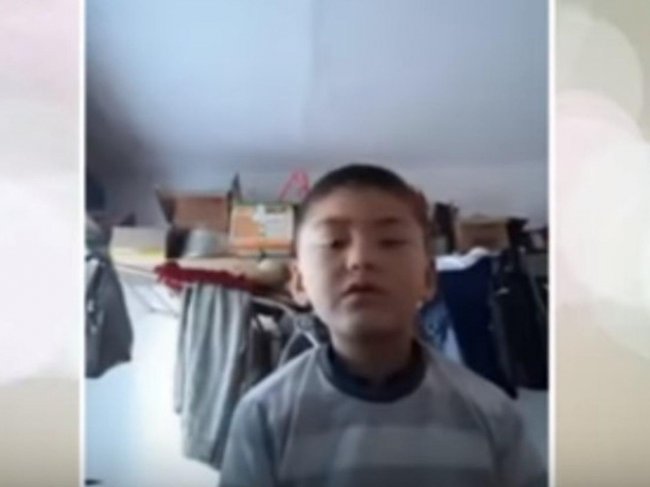 Видео: «Мою маму пытались отправить в психбольницу», — 8-летний мальчик из Джизака просит спасти их от сотрудника хокимията