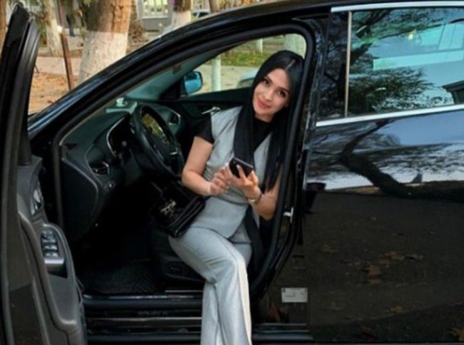 Видео: Пользователи раскритиковали актрису Паризоду Сафарову за нарушение ПДД