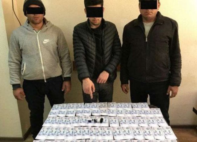 В Ташкентской области задержаны мужчины, которые изготавливали фальшивые купюры