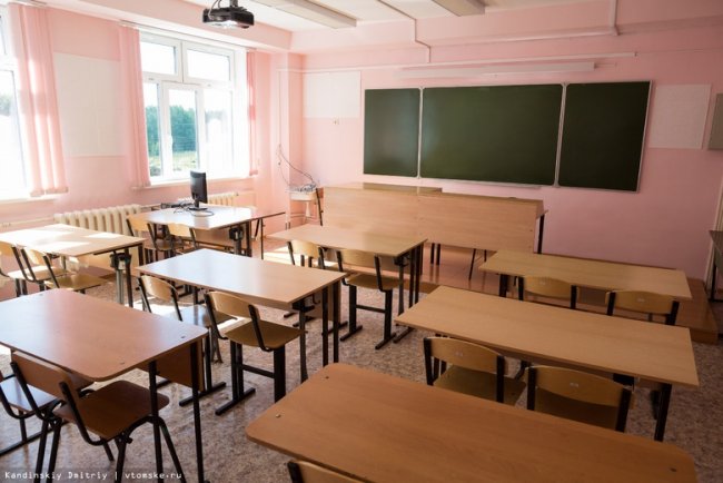 Учительницу штрафовавшую детей за опоздание в Андижане наказали