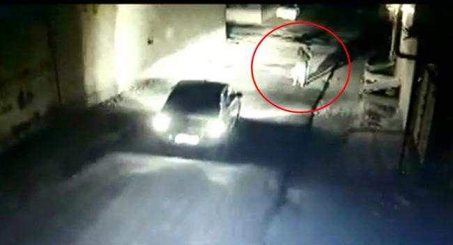 Видео: В Намангане парень рядом с ночным клубом до смерти забил пожилую уборщицу за отказ помочь найти ему проституток