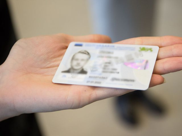 Стало известно, сколько будет стоить получение ID-карты, которая будет действовать вместо паспортов
