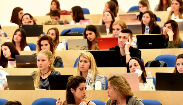 СМИ: В Узбекистане студентам разрешат за определенную плату посещать занятия без формы