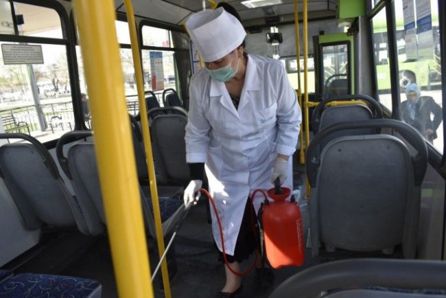 В Ташкенте проводят дезинфекцию в автобусах