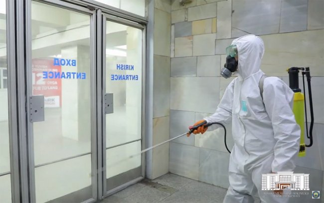 Видео: В Ташкенте проводится дезинфекция в метрополитене