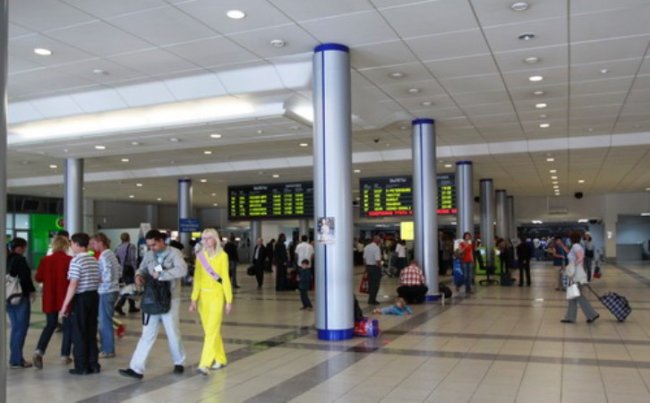 Более 150 узбекистанцев застряли в аэропорту Новосибирска