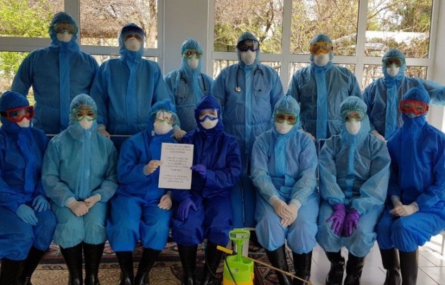 Опубликованы фотографии врачей, которые борются с коронавирусом в Узбекистане
