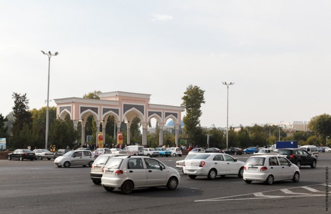 В Узбекистане временно запретили пользоваться личным автотранспортом