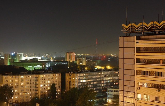 Видео: Жители Ташкента устраивают концерты из окон своих домов