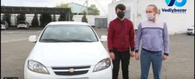 Видео: Отец парня, устроившего дождь из денег в Хорезме извинился