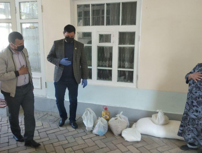 В Самарканде депутат УзЛиДеП оказал помощь 5 семьям
