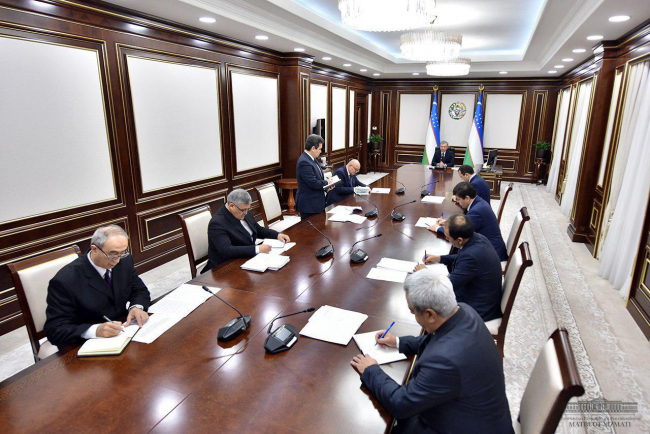 Президент Узбекистана поручил упростить вступительные экзамены в вузы