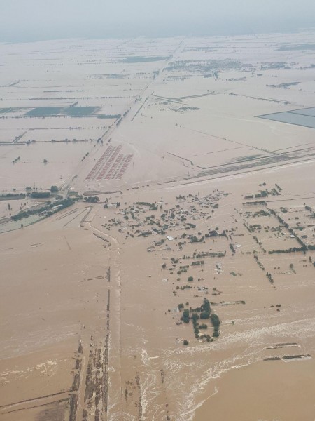 Опубликованы фотографии с места прорыва дамбы водохранилища в Сырдарьинской области