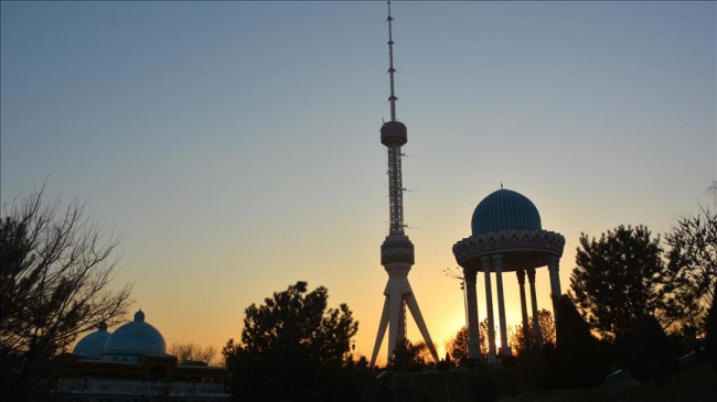 Видео: В Ташкенте прокомментировали информацию о том, что Телебашню ударила молния
