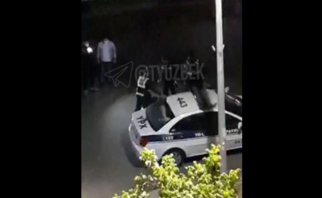 Видео: В Ташкенте правоохранители после нескольких попыток смогли унести пьяную женщину с дороги
