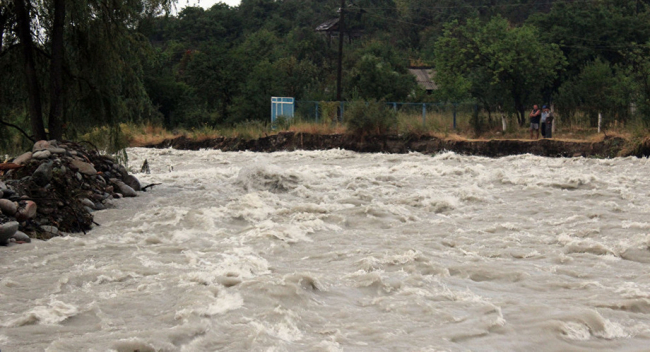 Опубликовано видео с места селевых потоков в Навоийской области
