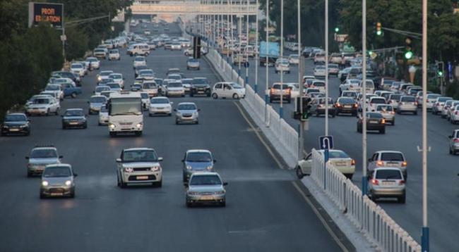 В Узбекистане в желтых зонах разрешили пользоваться автомобилями без стикеров