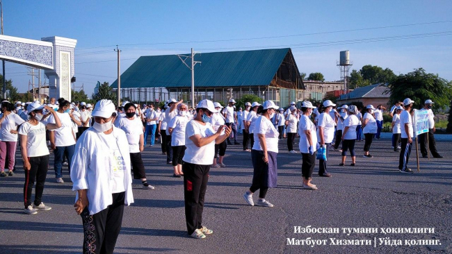 Несмотря на карантин в Андижанской области провели массовое мероприятие