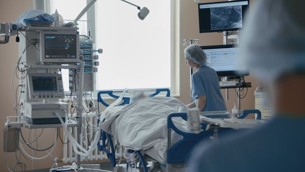 В Ташкенте трое пациентов с COVID-19 помещены в реанимацию из-за ухудшения состояния