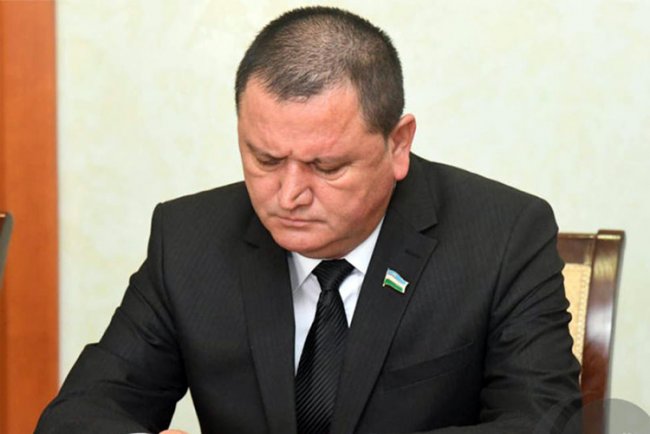 Видео: Во время инцидента в Сохском районе жители бросали в хокима области камнями