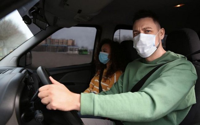 Республиканская комиссия ответила на вопрос о ношении маски внутри автомобиля