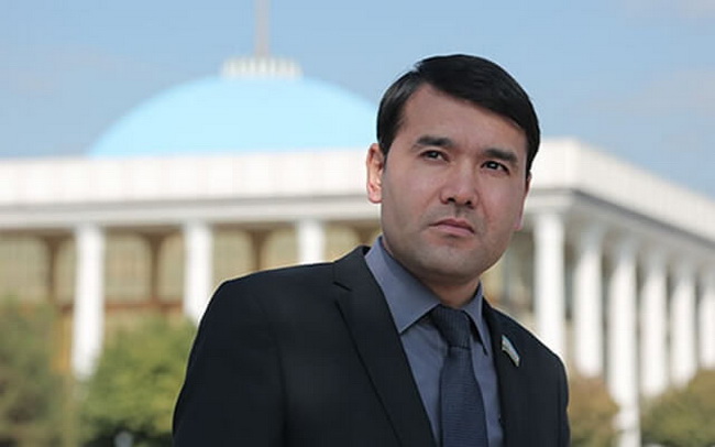 Депутат Расул Кушербаев потребовал отставку главы МВД