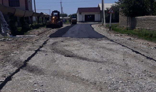 Благодаря усилиям депутата УзЛиДеП отремонтированы внутренние дороги в Шараф Рашидовском районе