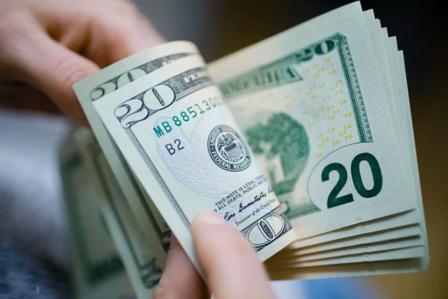 В Узбекистане курсы доллара и евро выросли