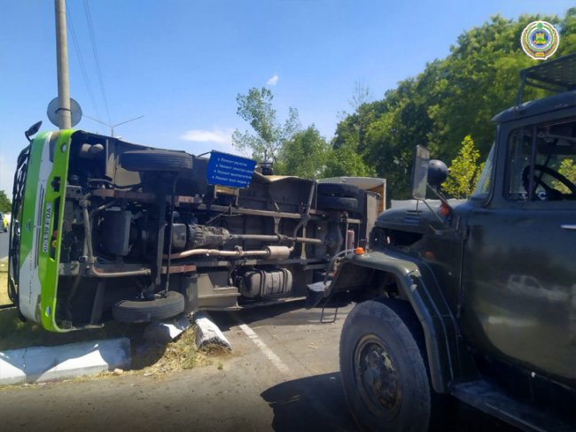 В Ташкенте произошло ДТП с участием автобуса и грузовика