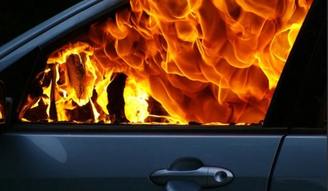 В Шахрисабзе мужчина сжег себя и членов своей семьи внутри автомобиля