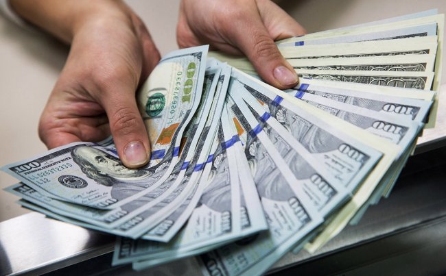 В Ташкенте мужчина обманул соседа на 200 000 долларов