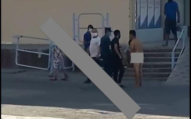 В Ташкенте молодой человек прогулялся голым по городу после ссоры с девушкой