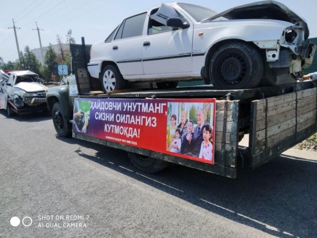 В Намангане устроили агитационный караван с разбитыми в ДТП автомобилями