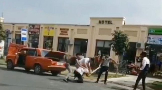 Видео: В Самарканде водители устроили массовую драку на дороге