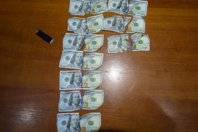 В Андижанской области задержан мужчина, который пытался избавиться от фальшивой валюты