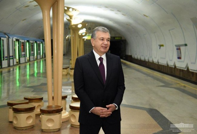 Шавкат Мирзиёев осмотрел Юнусабадскую линию метро