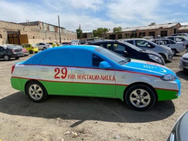 Правоохранительные органы Бухары прокомментировали наказание водителю, который покрасил автомобиль в цвета флага
