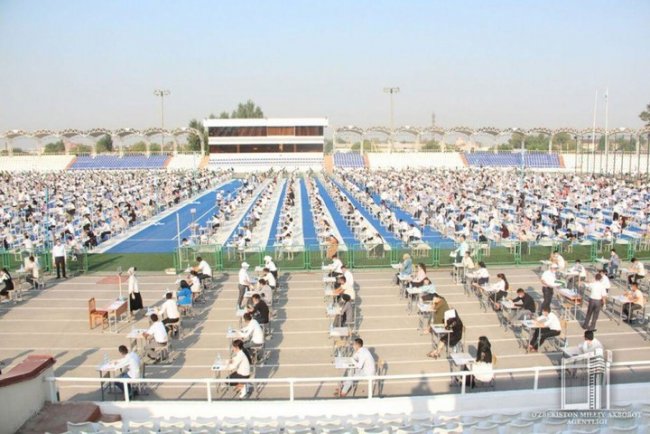 В Узбекистане начались вступительные тестовые экзамены