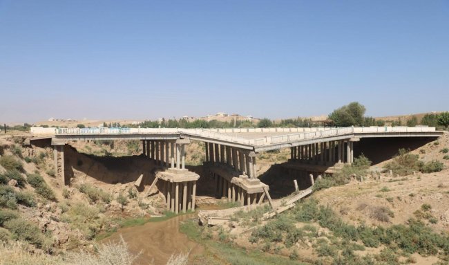 В Сурхандарьинской области мост, который был построен за 6.5 млрд сумов развалился