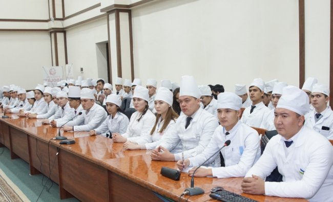В Узбекистане медицинские вузы возобновили обучение в традиционной форме