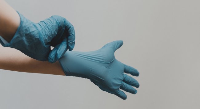 Эффективно ли носить медицинские перчатки для защиты от Covid-19?