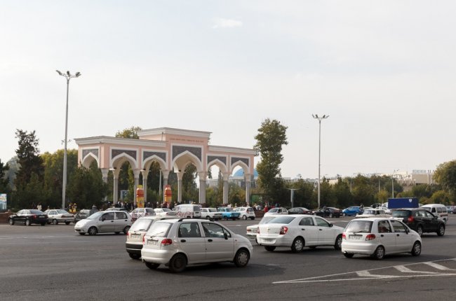 В Узбекистане предлагают разрешить школьникам управлять автомобилем
