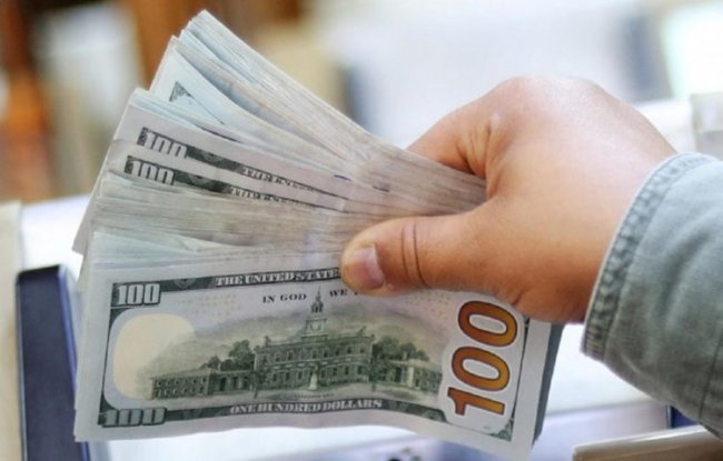 В Узбекистане впервые за два месяца снизился курс доллара