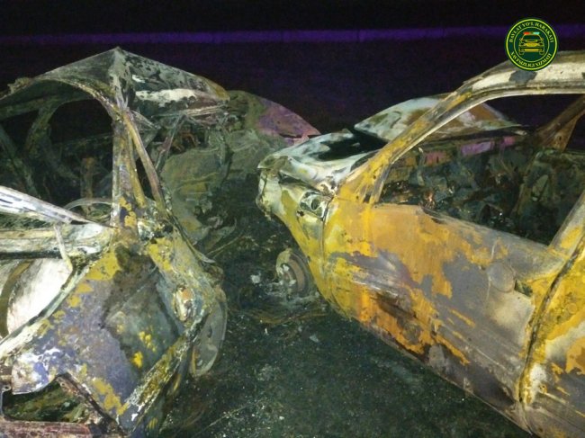 В Сырдарьинской области в результате ДТП автомобили полностью сгорели