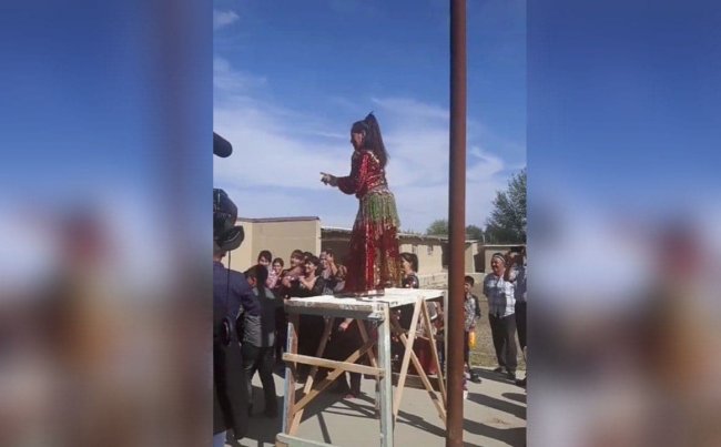 Видео: В Навоийской области танцовщица упала со строительного козла во время свадьбы