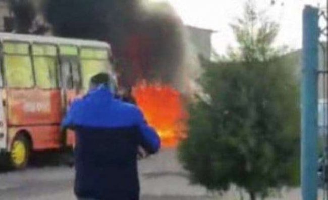 Видео: В Ташкенте полностью сгорел «Opel Vectra»