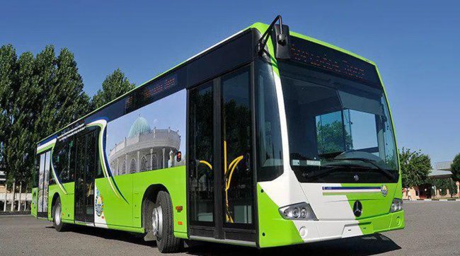 Видео: В Ташкенте водитель автобуса подверг опасности жизнь пассажиров