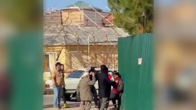 Видео: В Ташкенте пожилой мужчина, не зная о съемках фильма, пытался защитить актера от побоев